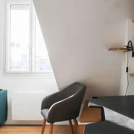 Апартаменты Bright Parisian Escape With Breathtaking Views *