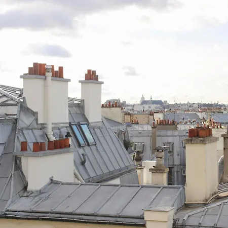 Bright Parisian Escape With Breathtaking Views Апартаменты *