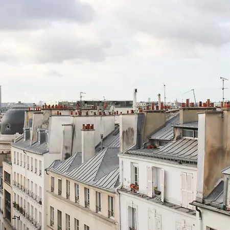 Bright Parisian Escape With Breathtaking Views *