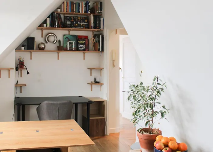 Bright Parisian Escape With Breathtaking Views *