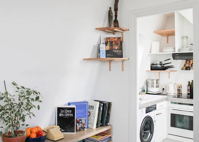 Bright Parisian Escape With Breathtaking Views *