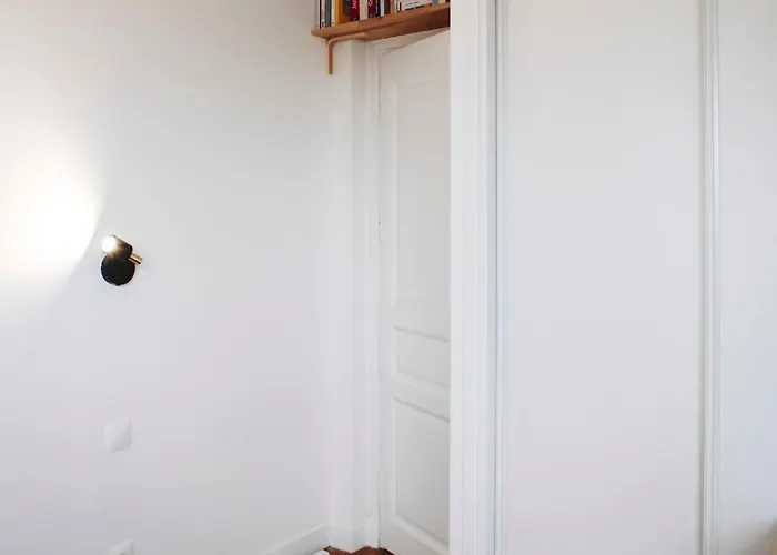 Bright Parisian Escape With Breathtaking Views Daire