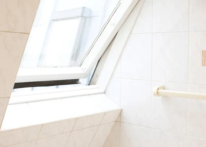 Bright Parisian Escape With Breathtaking Views Daire Paris