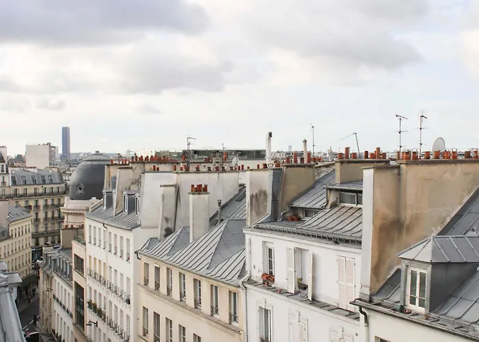 Bright Parisian Escape With Breathtaking Views *