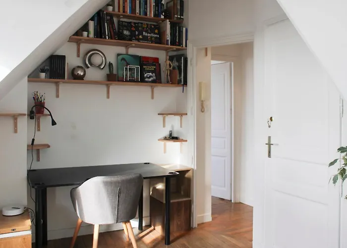 Bright Parisian Escape With Breathtaking Views *