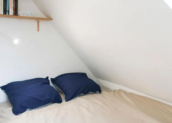 Bright Parisian Escape With Breathtaking Views شقة باريس