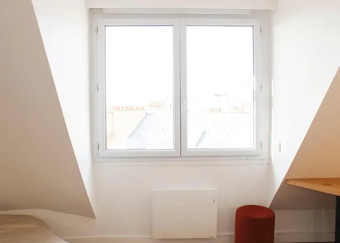 Bright Parisian Escape With Breathtaking Views شقة *